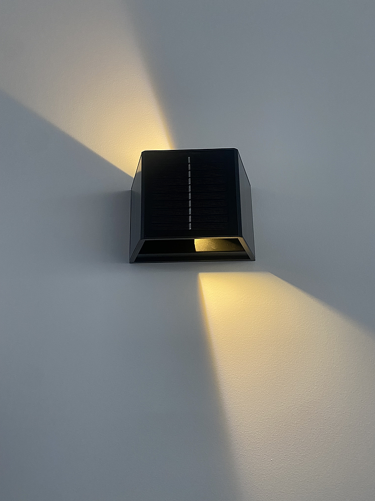 Applique solaire ajustable